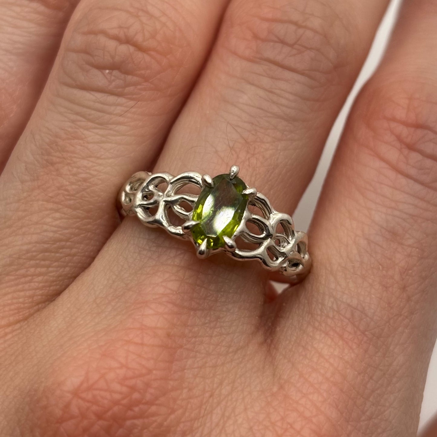 PERIDOT SILVER RING