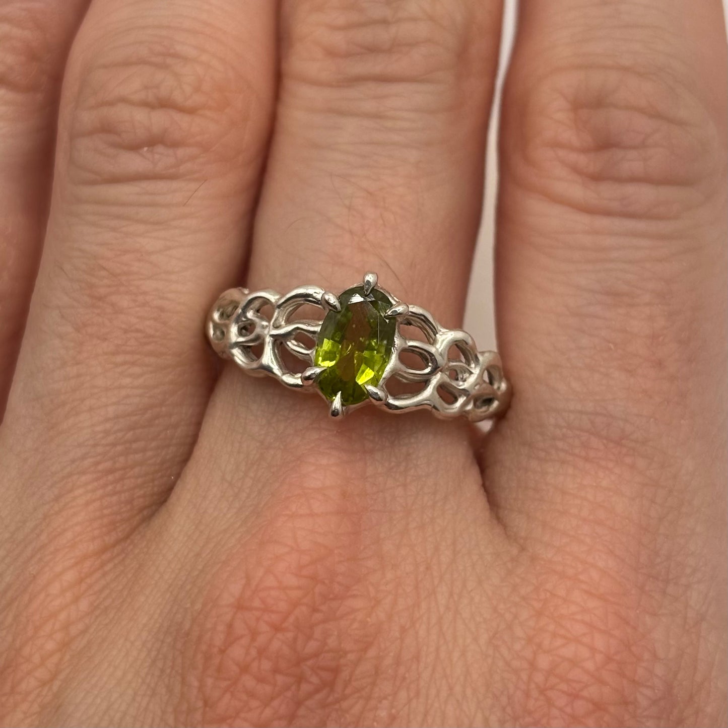 PERIDOT SILVER RING