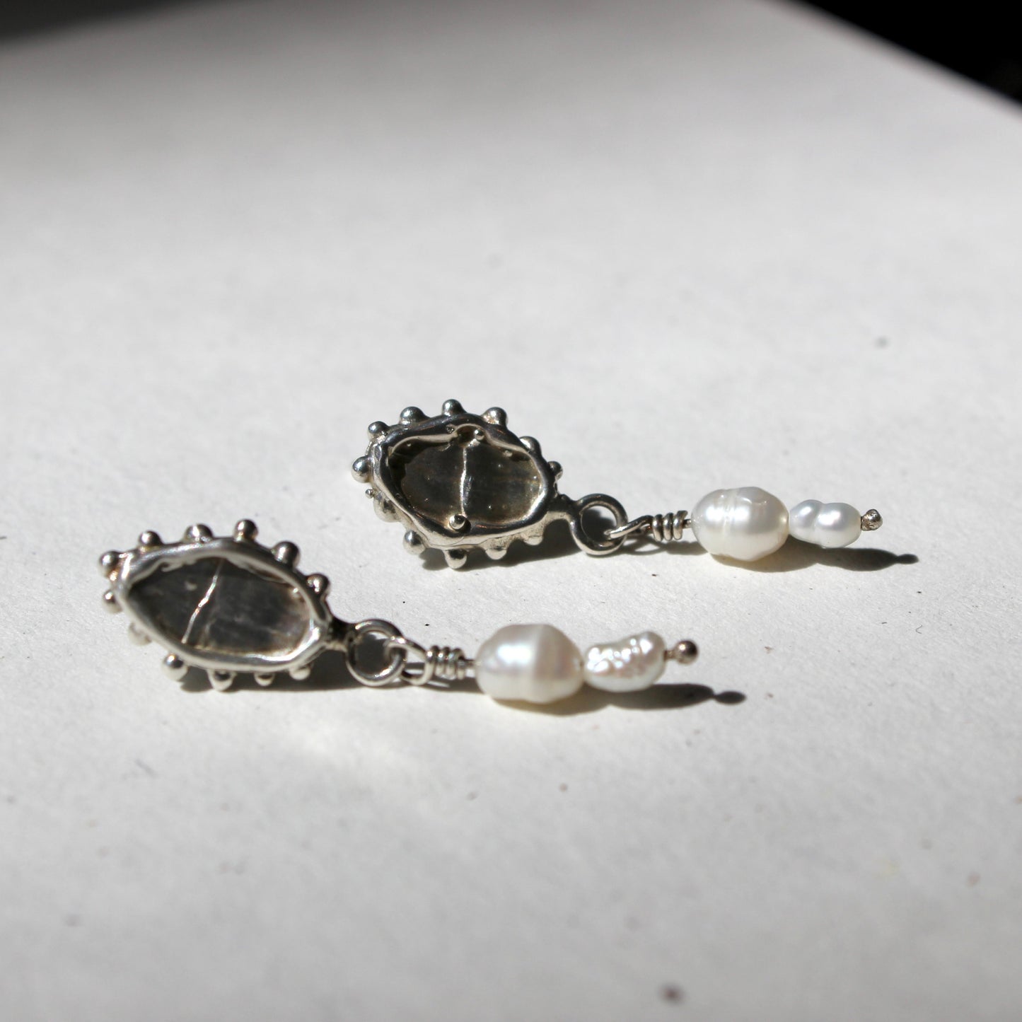 THE PEARL DANGLE EARRINGS