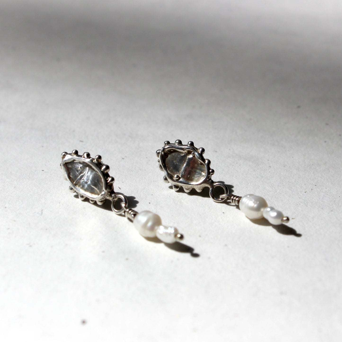 THE PEARL DANGLE EARRINGS